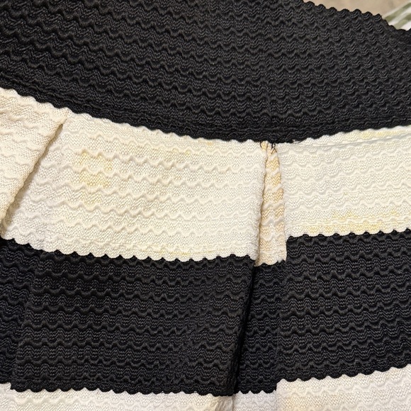 Skirt Duo - white and black stripes & grey and black houndstooth - Picture 7 of 7